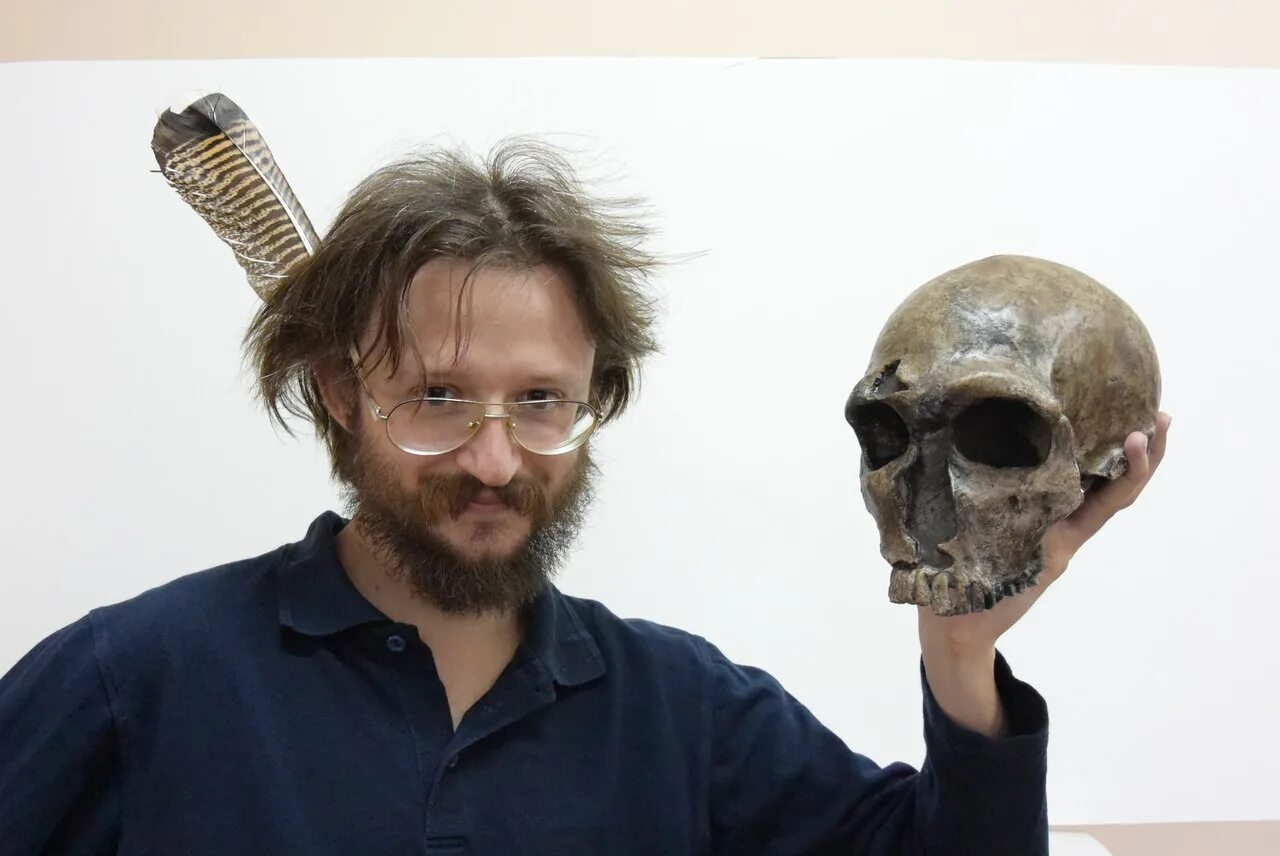 первый антрополог. череп неандертальца и кроманьонца. антропологические раскопки. денисовский человек с ванто паабо. палеонтолог станислав дробышевский.