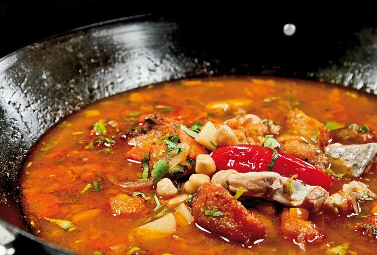 Как приготовить шурпу из курицы. Суп шурпа из курицы. поджарка для супа. шурпа рыбная. шурпа с поджаркой.