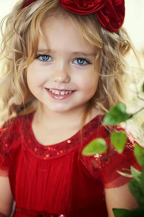 Улыбнись картинки. Улыбка ребенка. Улыбка картинки красивые. Девочка улыбается. Самые красивые детские улыбки.