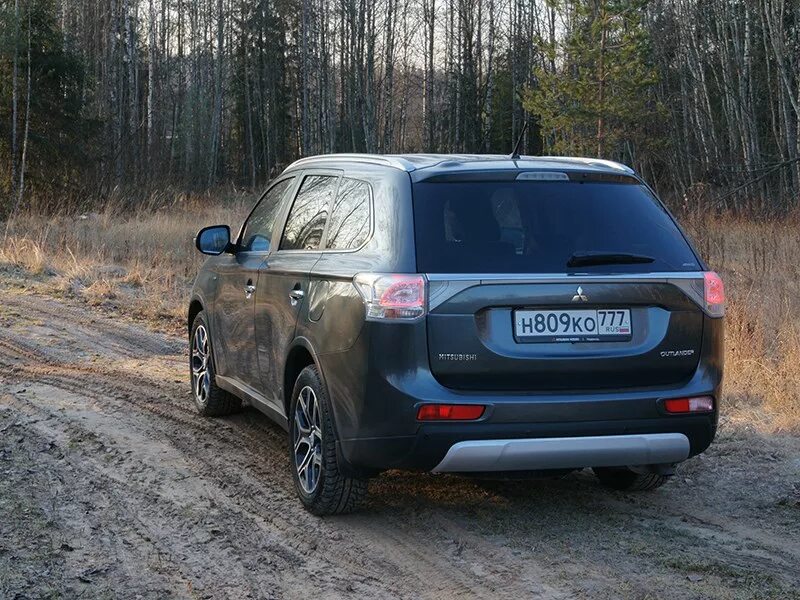 Mitsubishi outlander трехлитровый. Митсубиси Аутлендер 2014 2015.