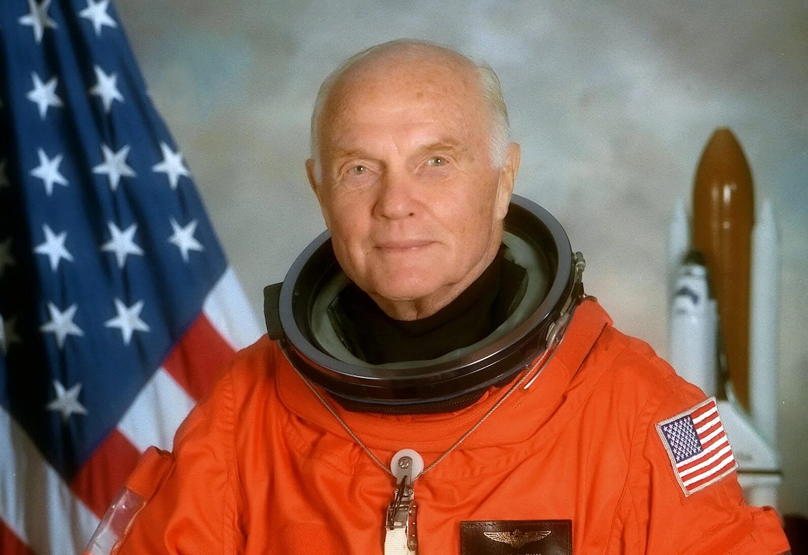 Полет первого американского космонавта. Джон Гленн. Джон Гленн космонавт. Джон Гленн полет в космос. В космический полет отправился 77-летний астронавт Джон Гленн.