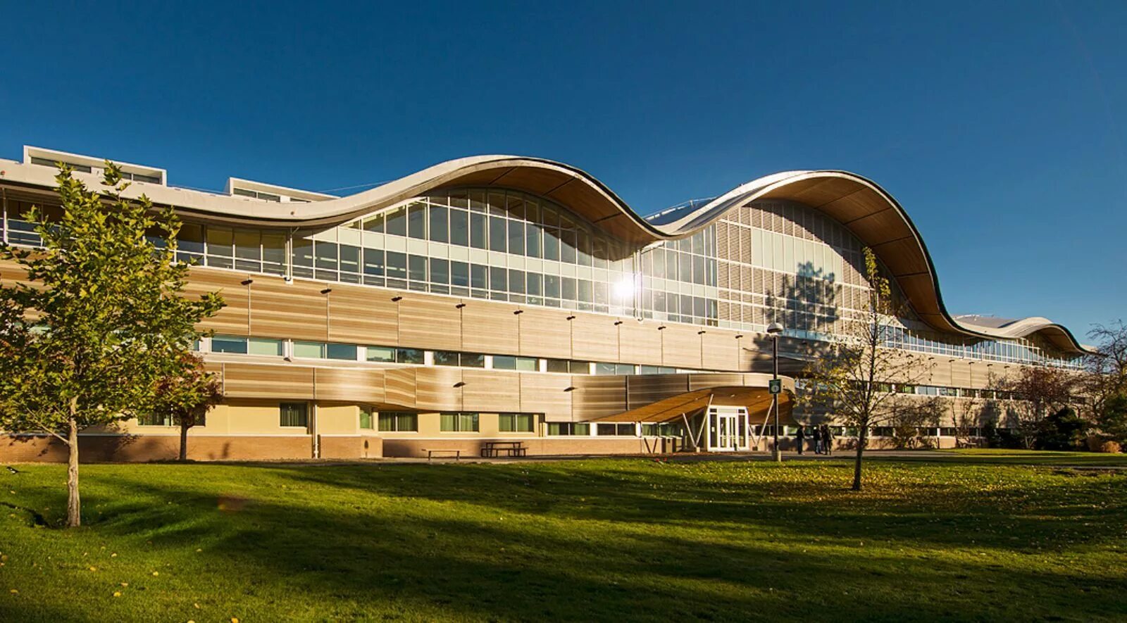 River university. Thompson rivers university campus. Город камлупс канада университет томпсон. Томпсон риверс юниверсити канада. Tru университет.