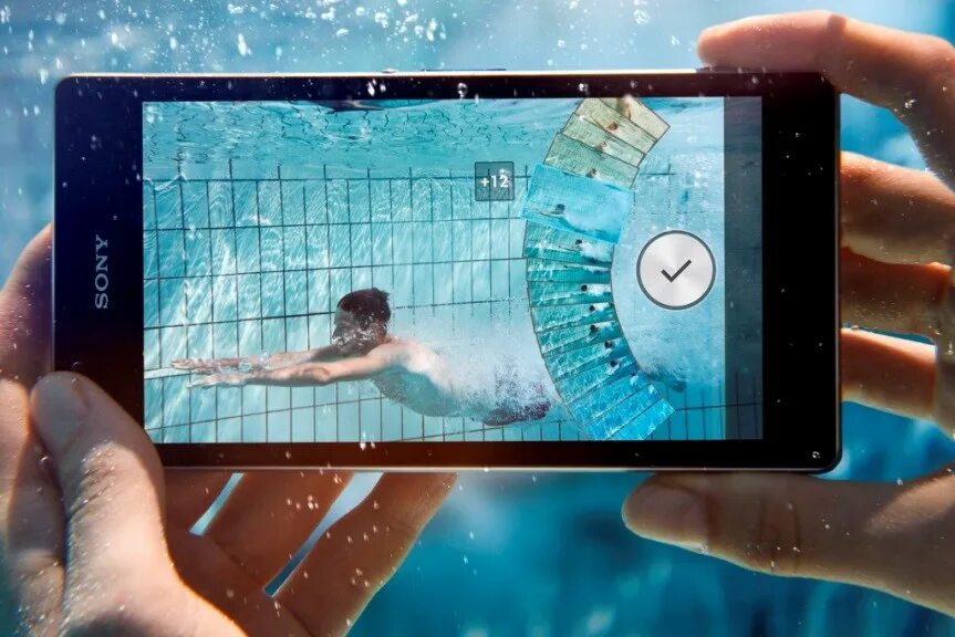 Z 1 21 1. Sony Xperia z1. Смартфон в воде. Смартфон сони под водой. Sony z 1 smartphone.