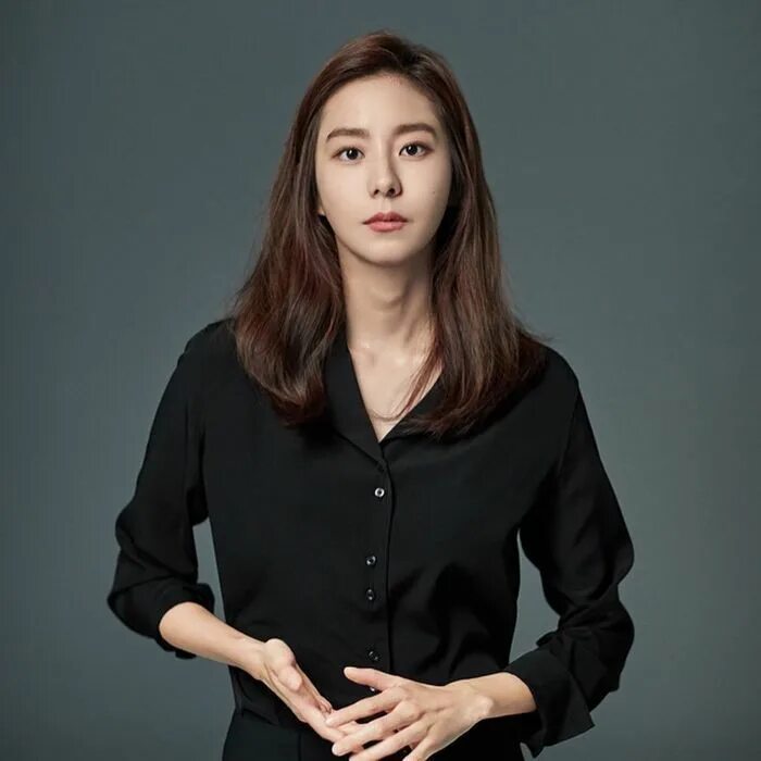 Yu kim. Uee корейская актриса. юи певица корейская. aktrisa kim yu jin.