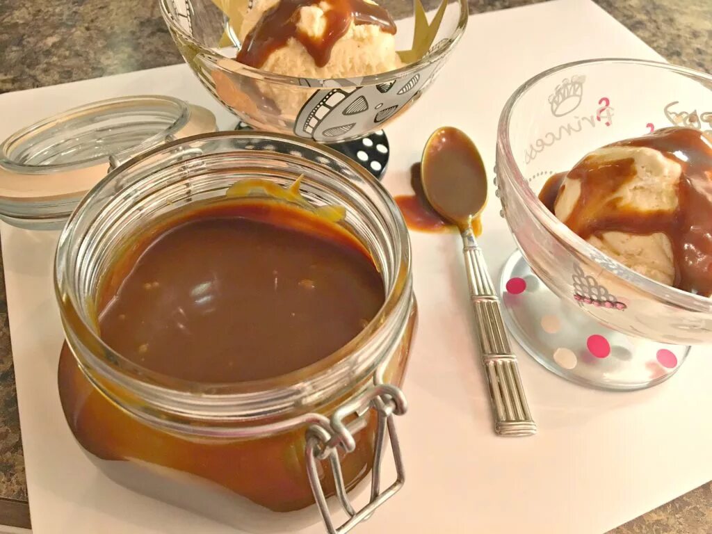 Соленая карамель. Соленая домашняя карамель рецепт для торта. Жидкая карамель для торта. Жидкая карамель для торта. Соленая домашняя карамель рецепт для торта.
