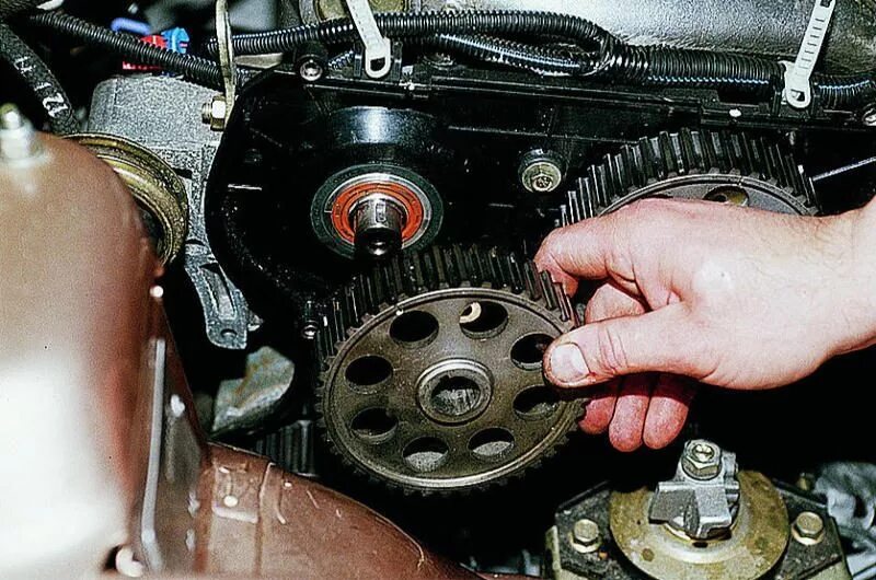 Съемник шкива коленвала ваз 2114. Снятие шестеренки коленвала ваз 2115. Приора метки грм 16кл. Как снять нижнюю шестерню грм. Шестерня коленвала 2110.