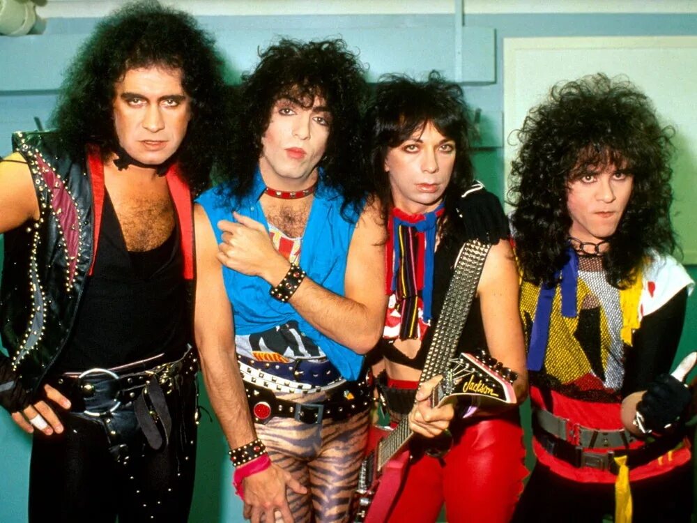 Группа квин фредди. Рок музыка 80 х. Рок музыка 80 х. Группа кисс без грима фото. Группа смоки.
