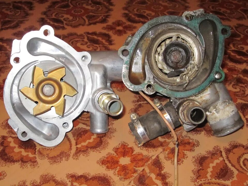 Помпа газель бизнес дв. 4216 (1толстый 1 тонкий штуцер) уаз UAZ 042100130705050 