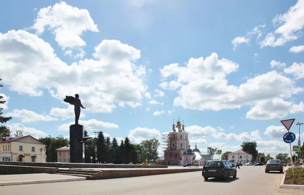 Город названный в честь гагарина. Город Гжатск Гагарин. Гагарин город Смоленской области Казанская Церковь. Достопримечательности Гагарина Смоленской. Город Гагарин площадь.