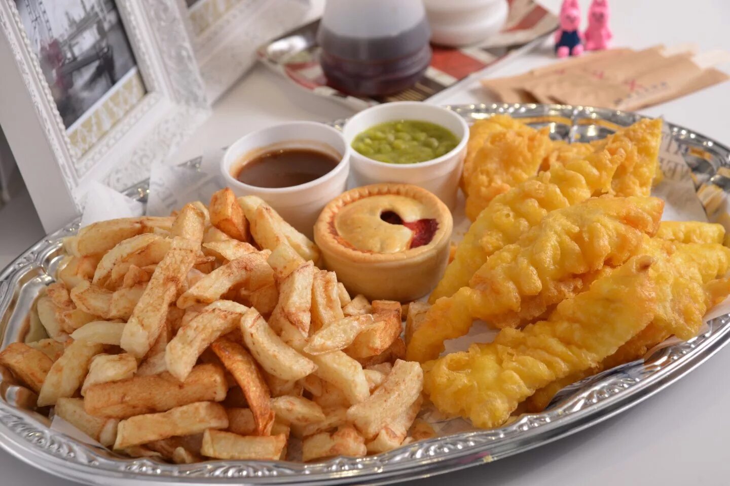 Fish and Chips Британия. Новая Зеландия Фиш энд чипс. Фиш энд чипс в Лондоне. Фиш энд чипс Джейми Оливер. Рыба в британии