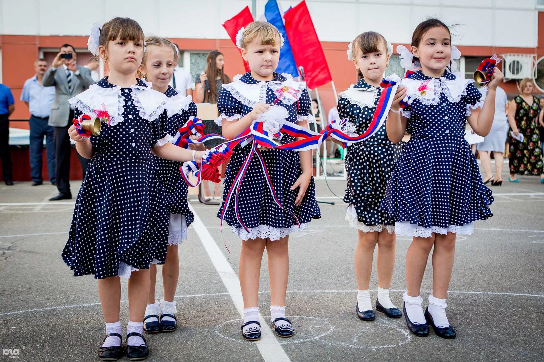 какая школьная форма в 82 школе. школьная форма 4 класс. какая форма в 3 школе. девочки 5 классов в школе. школьная форма для начальной школы синего цвета.