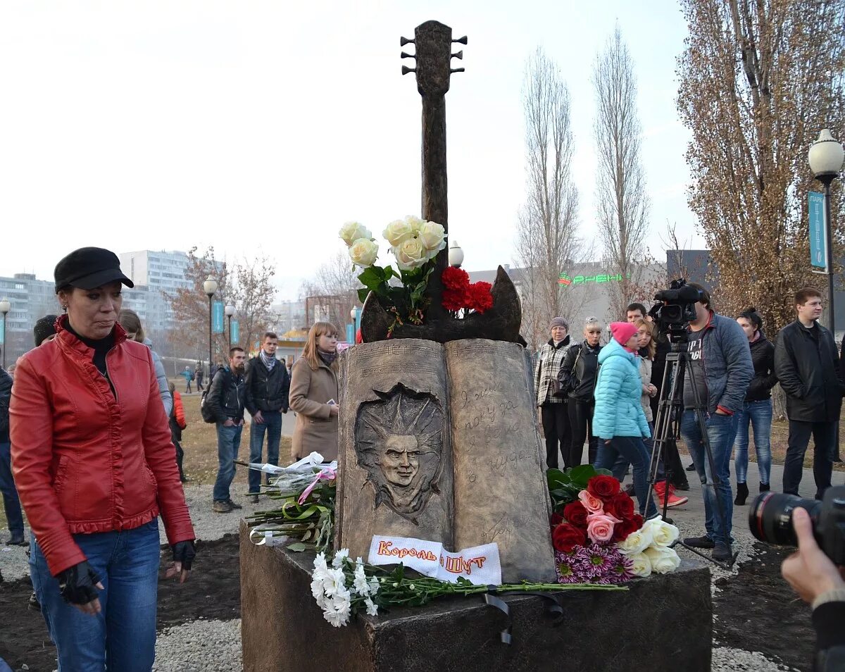 Могила Михаила горшенёва в Воронеже. Памятник Михаилу Горшенёву. Памятник Михаилу Горшеневу в Воронеже. Памятник Михаилу Горшеневу в Воронеже на кладбище.