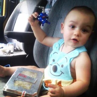 Семену были видны только его латаный рукав