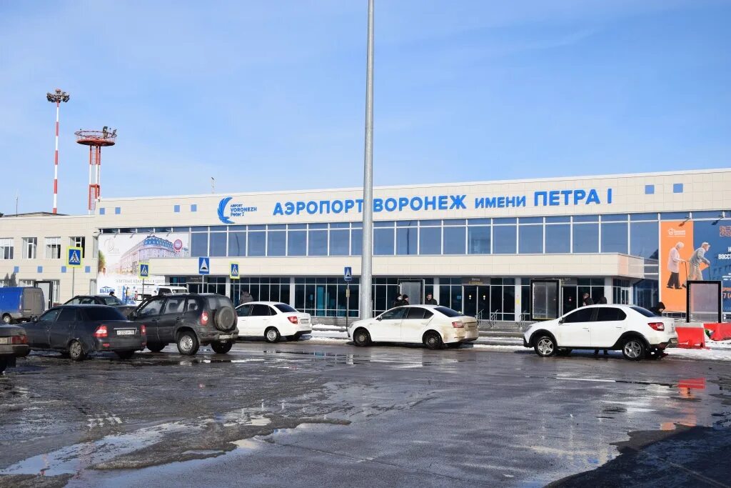 Авиакомпания полёт воронеж. Аэропорт воронеж. Здание аэропорта воронеж. Воронежский аэропорт фото. Аэропорт воронеж фото.