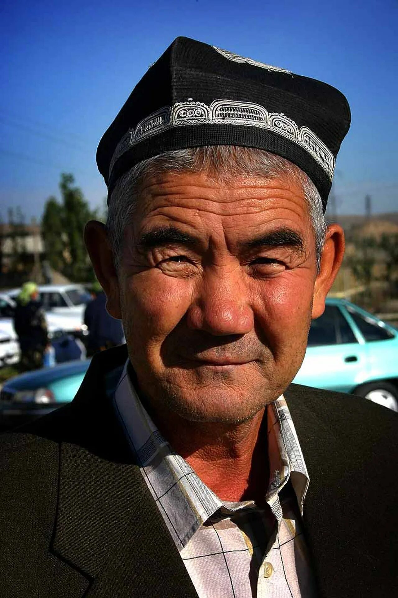 Уйгур дуппи. Мужчина в тюбетейке Узбекистан. Узбеки мужчины. Узбеки внешность. Настоящий таджикский