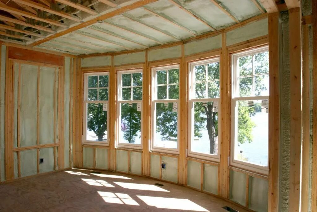 Веранда каркасная обшитая осб. Утепление стен веранды изнутри минватой. Утепленная веранда. Утепление деревянной веранды. Утепление стен веранды минватой.