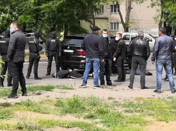 Включи полицейские бандиты. Оперативники уголовного розыска в гражданке. бандиты напали на полицейских. уголовный розыск задержание.