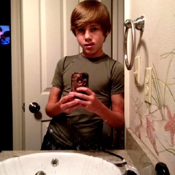 Парень tumblr. Little boys телеграмм. Даниэль гро. Avatars in tg boys. Cute boy tg.