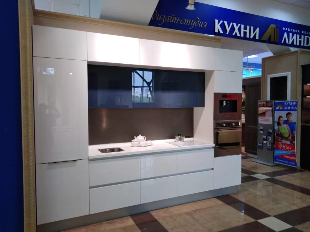 Кухня образцы со скидкой. Выставка кухонь. выставочная кухня.