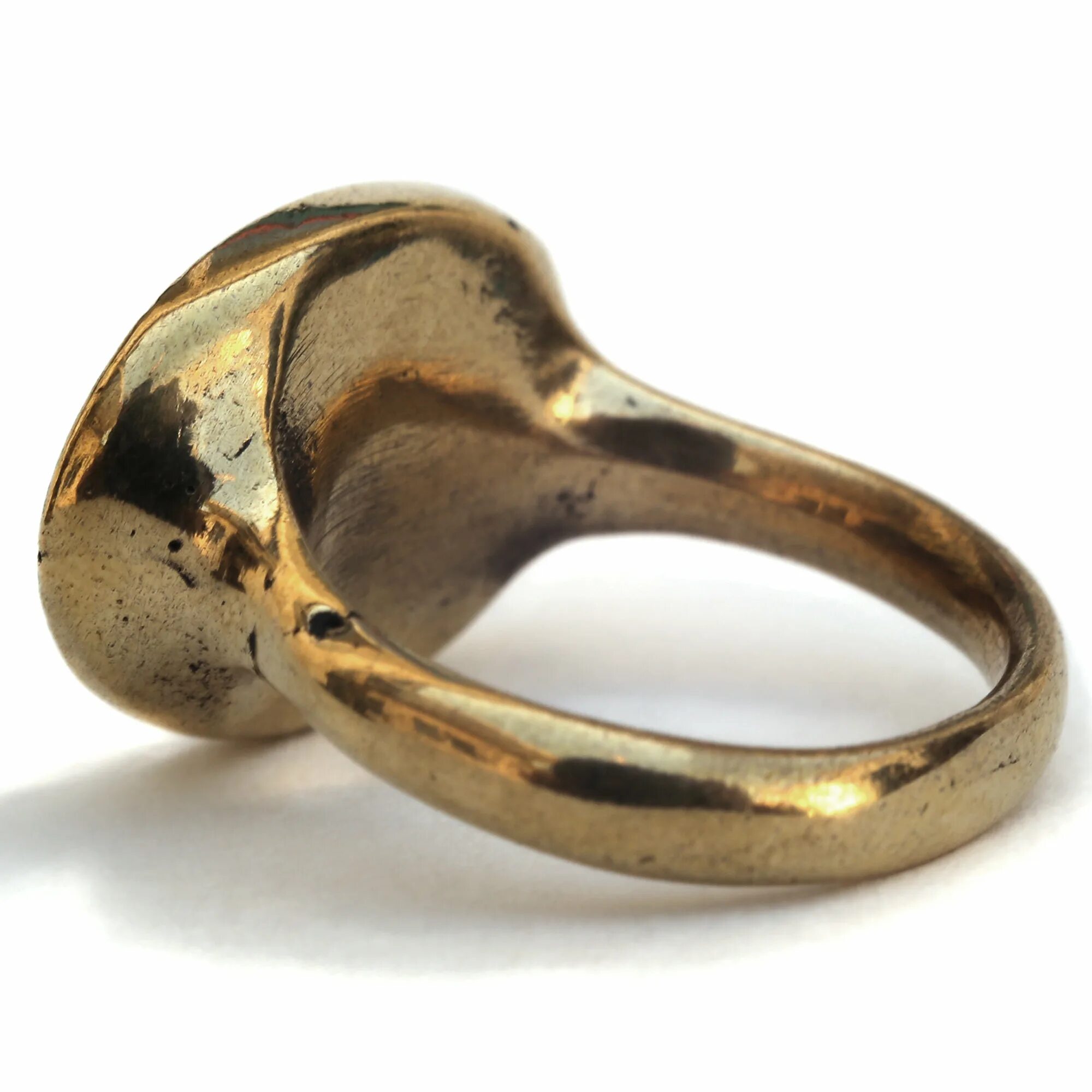 Бронзовое кольцо любовь. Бронзовое кольцо. Кольцо из бронзы. Перстень бронза. Бронзовые античные кольца.