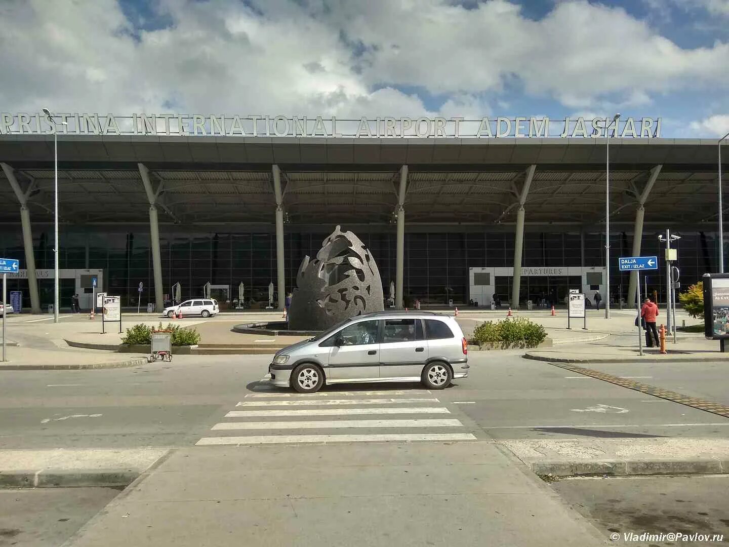 косово аэропорт. косово аэропорт самолет. аэропорт города приштина. международный аэропорт приштины. косово аэропорт.