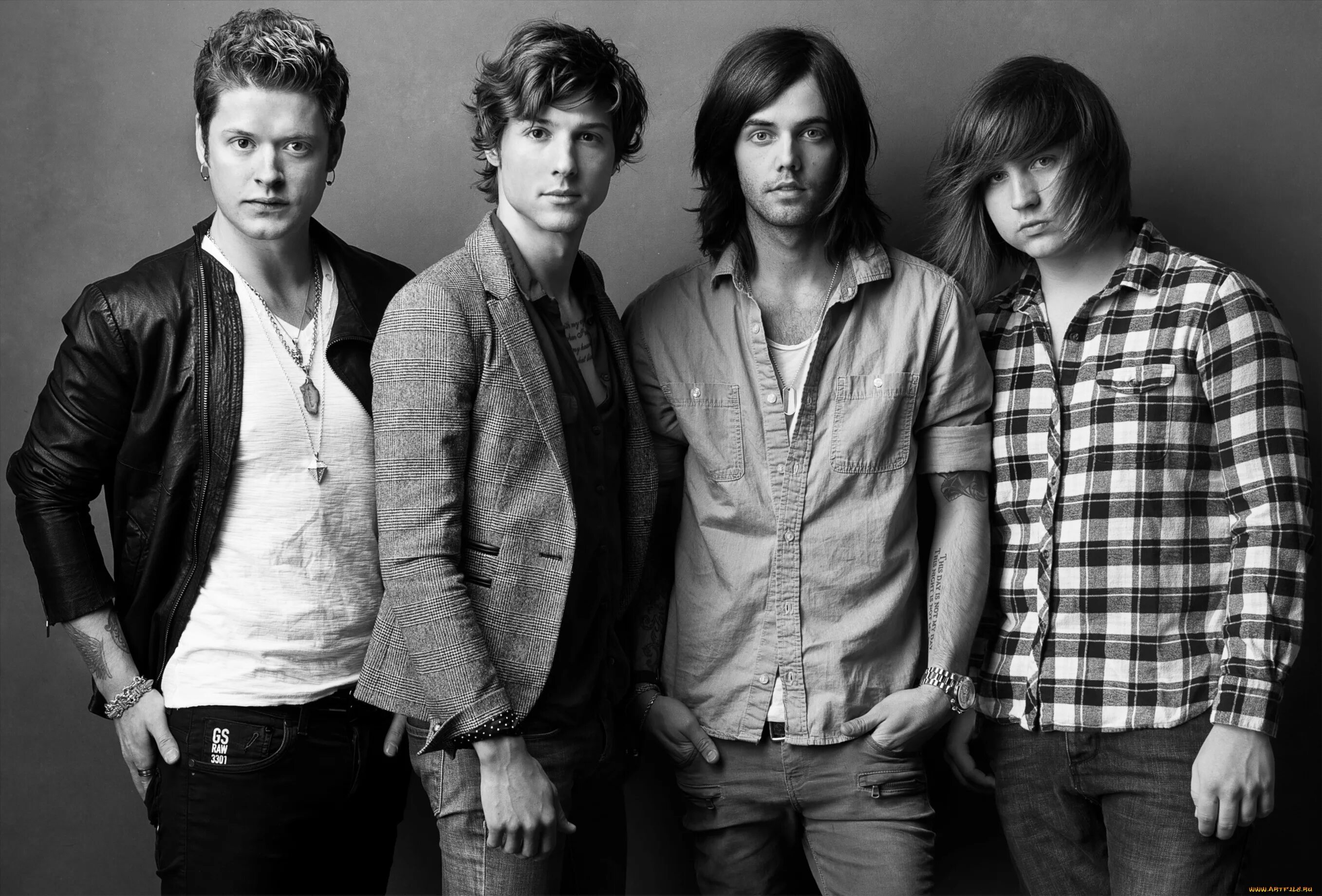 Ютуб музыка группа. Группа hot chelle. hot chelle rae. музыкальная группа из 4 человек. группы из четырех парней.