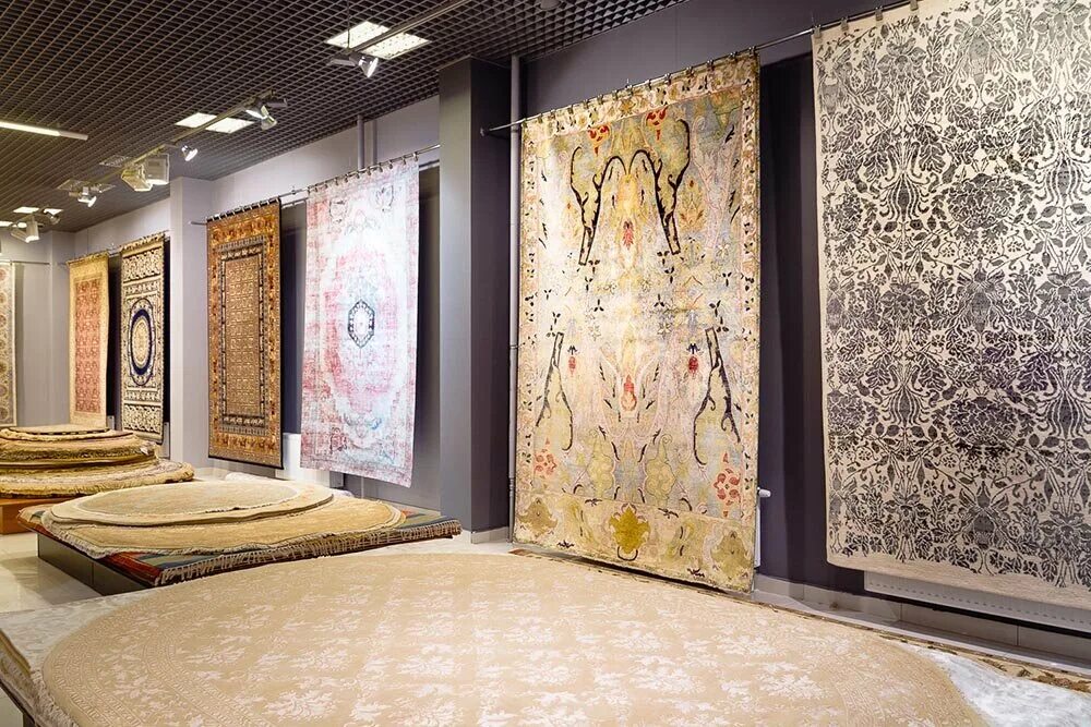 лучшие магазины ковров. ковры для торговых центров. ковры в новогиреево. магазин ковров. много ковров.