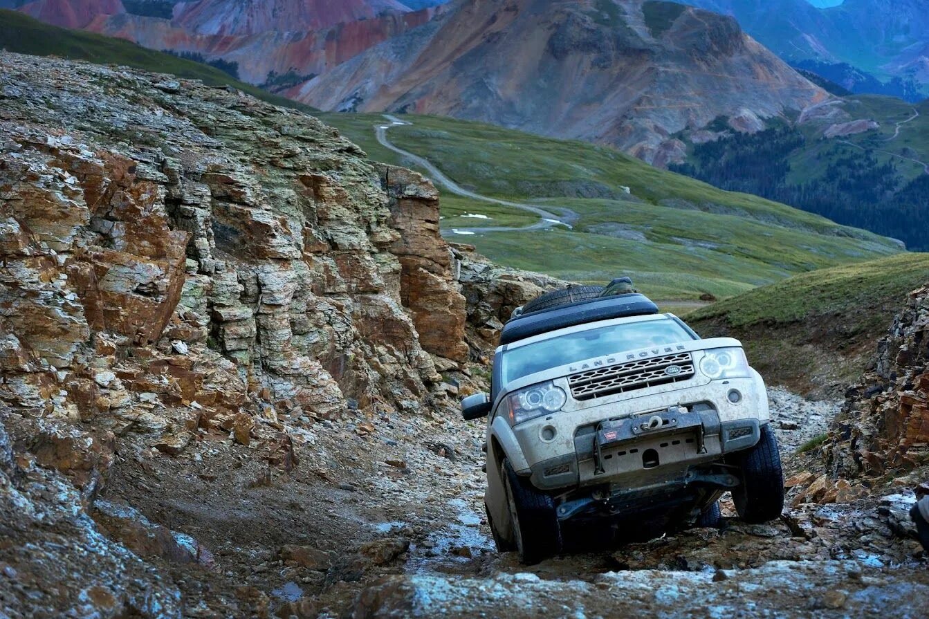 Дискавери 5 бездорожье. Ленд Ровер Дискавери 5 на бездорожье. Land Rover Discovery 4 Overland. Land Rover lr4 (Discovery) на бездорожье. Ролики дискавери