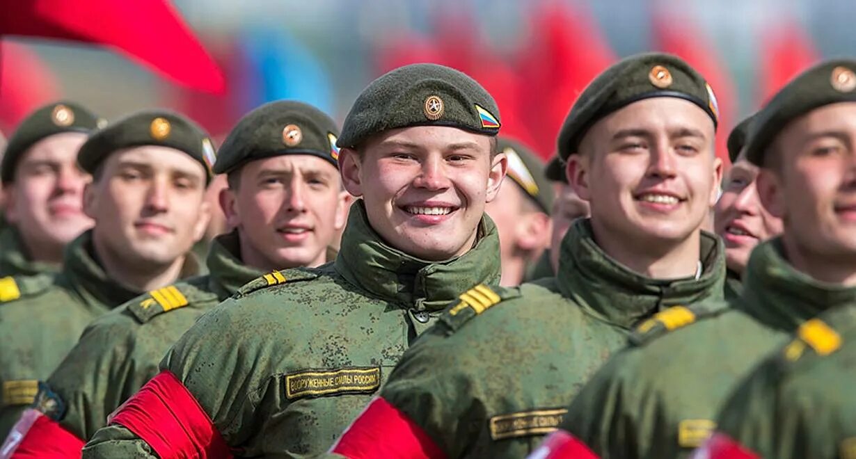 Строй русских солдат. Солдаты на параде. Солдаты в строю. Солдат Российской армии. Строй солдат на параде.