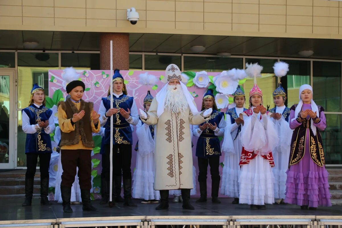 Наурыз мейрамы в Казахстане. Праздник Наурыз Костанай. С праздником Наурыз. Празднование Наурыза в Казахстане.