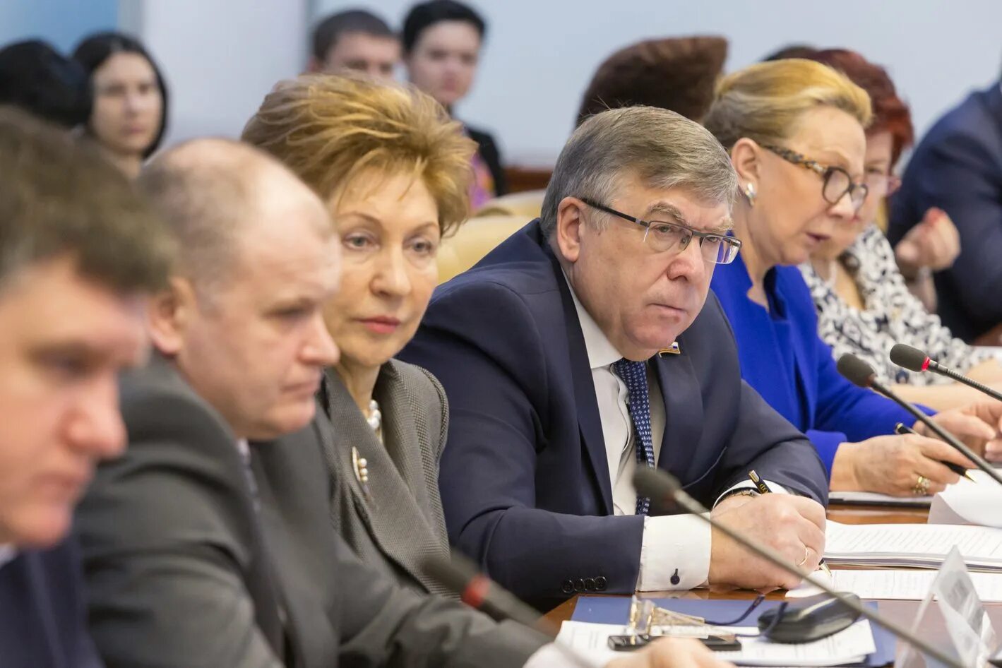 счетный комитет рк. комитет по социальной политике совета федерации. комитет считает. комитет считает. министр по социальной политике рф.