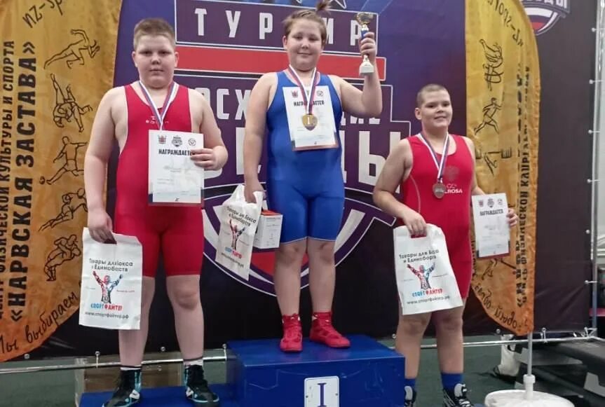 звезда греко римской. сдюсшор 10 волгоград греко римская борьба. сергей емелин борец. давид кадилов тренер. сергей емелин греко-римская.