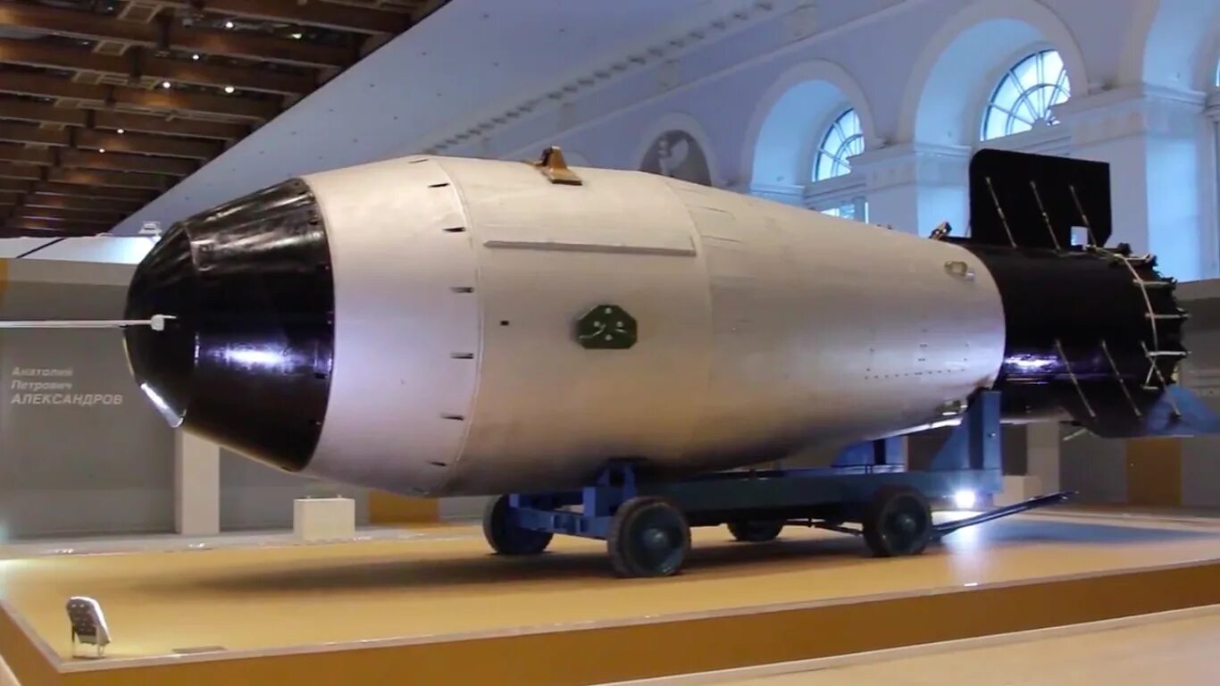 Самая мощная водородная бомба. Ан602 царь-бомба. Царь бомба Саров. Ан602 термоядерная бомба — «царь-бомба» (58,6 мегатонн). Царь-бомба (ан602) – 58 мегатонн.