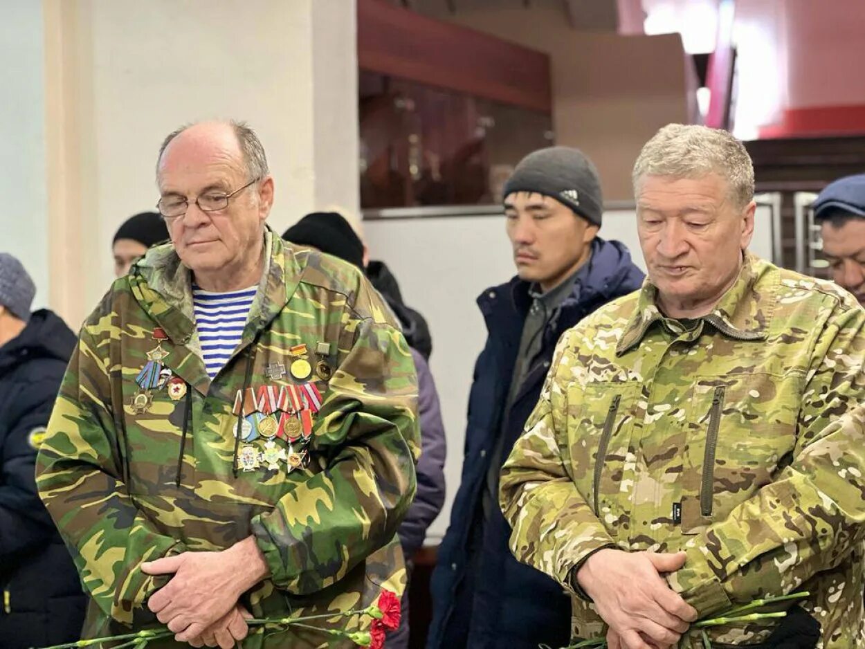 со старшиной. митинг в орске похороны танкиста арслана туребекова. герои спецоперации на украине. со старшиной. со старшиной.