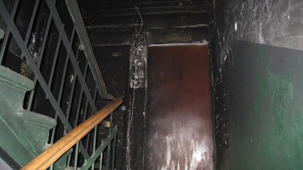 Задымление лестничных клеток. Задымление лестничных клеток. Задымление в подъезде. Лестничная клетку улицей. Обогреватель пожар.