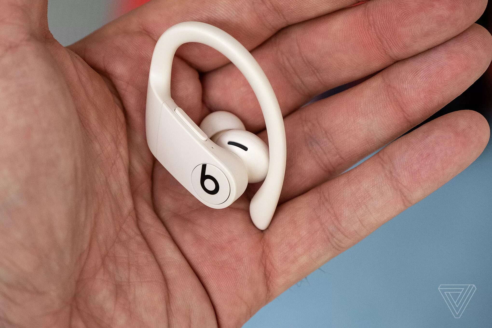 Наушники Apple POWERBEATS Pro. Наушники Beats POWERBEATS Pro. Beats POWERBEATS Pro, слоновая кость,. Спортивные наушники Bluetooth Beats POWERBEATS Pro Ivory (mv722ee/a). Двое наушников к айфону