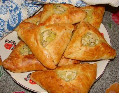 Дрожжевые треугольники с мясом и картошкой