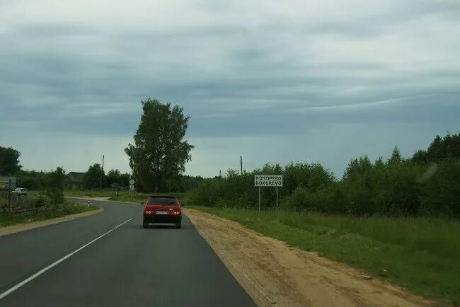 Дорога порхов пушгоры. Серебряный маршрут псков. Машина на дороге. Трасса псков новгород. Трасса псков москва.