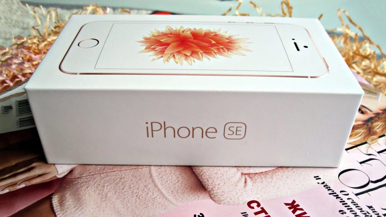 Apple iphone se 32gb Rose Gold. Новый iphone в заводской упаковке. Iphone se розовый с упаковкой. Айфон се 2020 комплектация в коробке.