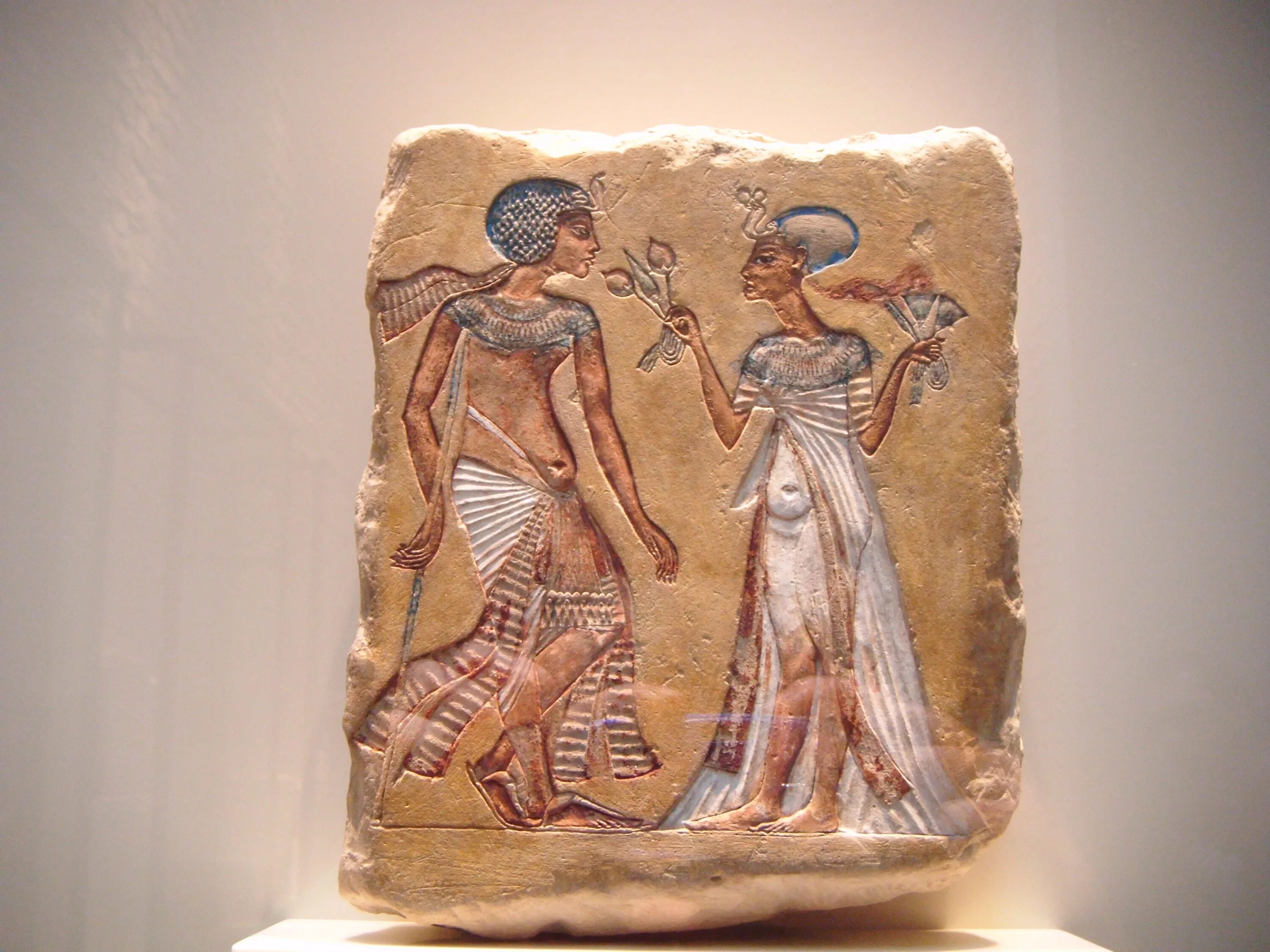 Древний египет нефертити. Фараон эхнатон и царица нефертити. Ein zwei я песок и нефертити. Маска для лица нефертити из египта. Древний египет нефертити и фараон эхнатон.