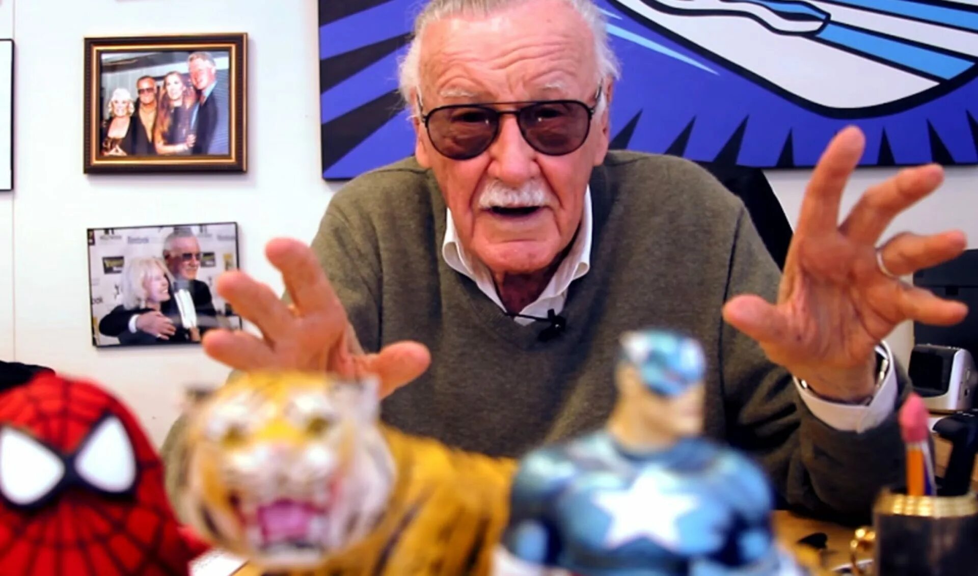 Stan lee&#039;s. Stan lee. стэнли марвел. стэн ли марвел. режиссер марвел стэн ли.