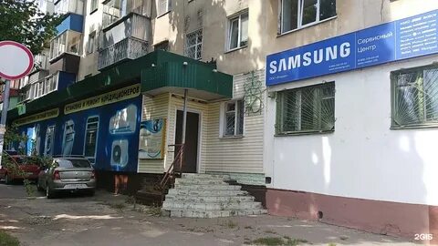 Космонавтов 66