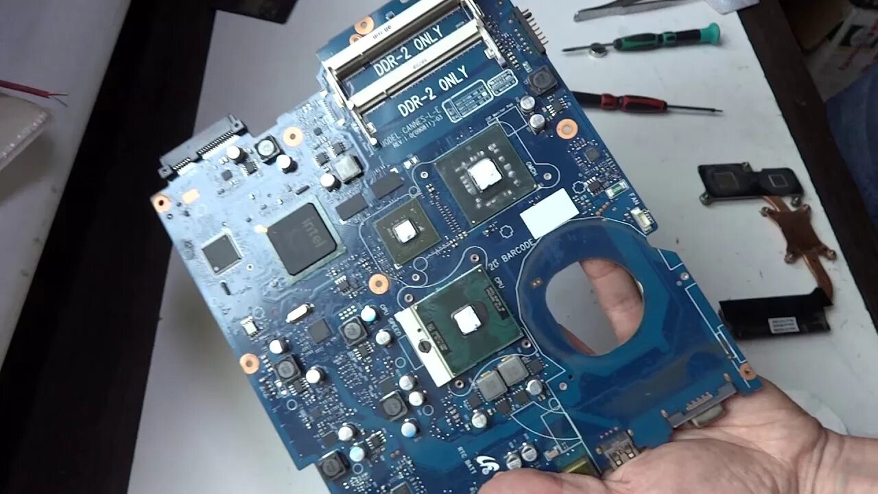 Как разобрать для чистки samsung r520 Как разобрать Ноутбук Samsung R60 (Samsung R60 disassembly. How to replace HDD,
