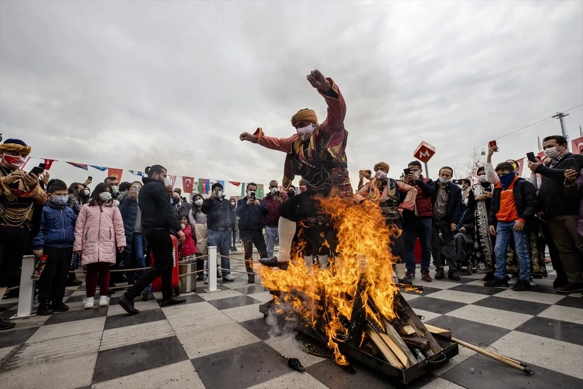 Турция сегодня какой. Nevruz Турция. Весенний праздник в Турции. Турция новости сегодня. Турки сегодня.