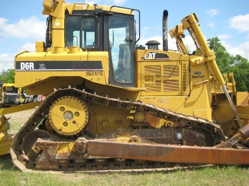 Бульдозер Caterpillar d6. Катерпиллер 6 бульдозер. Гусеничный бульдозер Caterpillar d6 GC. Caterpillar Cat d6r.