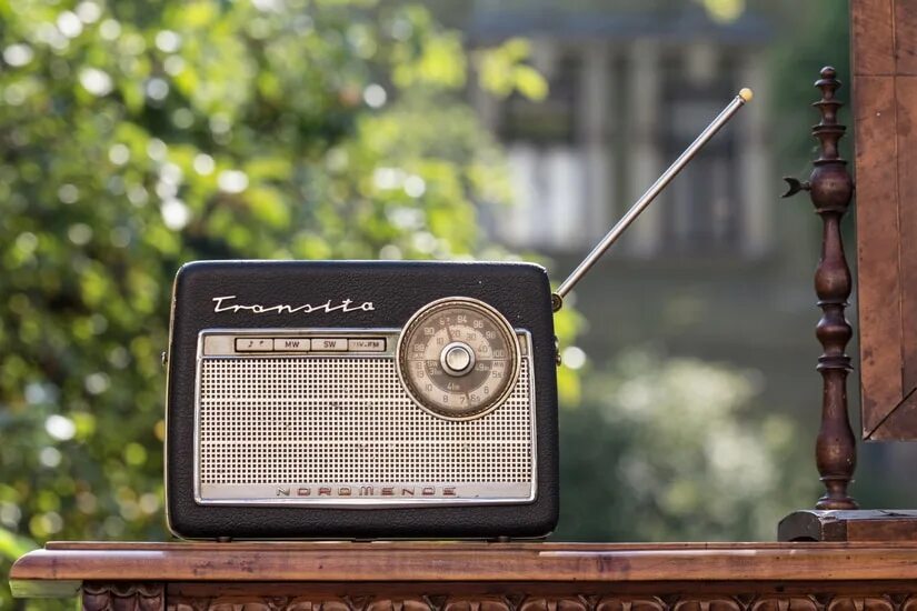 Куоить недорогой приемникслушать фм на даче. Telefunken tf-1583ub light wood. Ламповые радиоприемники филипс. Fm приемник футуристический дизайн. Лучшие радиоприемники 2023.