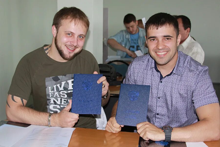 Двик владивосток. Дальний восточный институт коммуникаций. Дальневосточный институт иностранных языков в хабаровске. Двик. Двик лого.