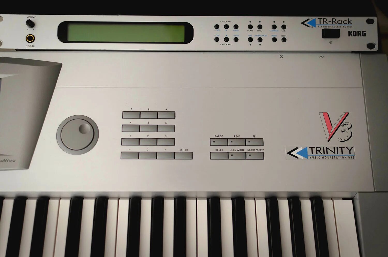 Trinity plus. Корг тринити. korg trinity board. korg trinity plus. korg trinity plus hdr.