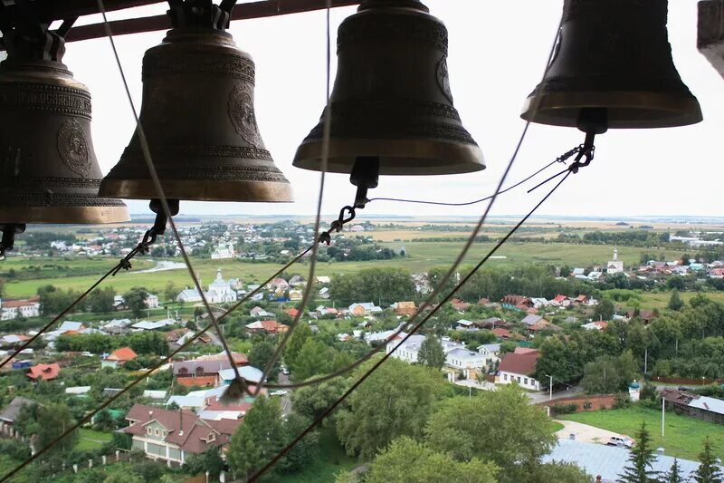 Старообрядческий храм колокольный звон в астрахани. Набат трезвон благовест. Колокола церковные звонарь. Колокольные звоны звонница ростова великого. Колокола пасхальный звон благовест.