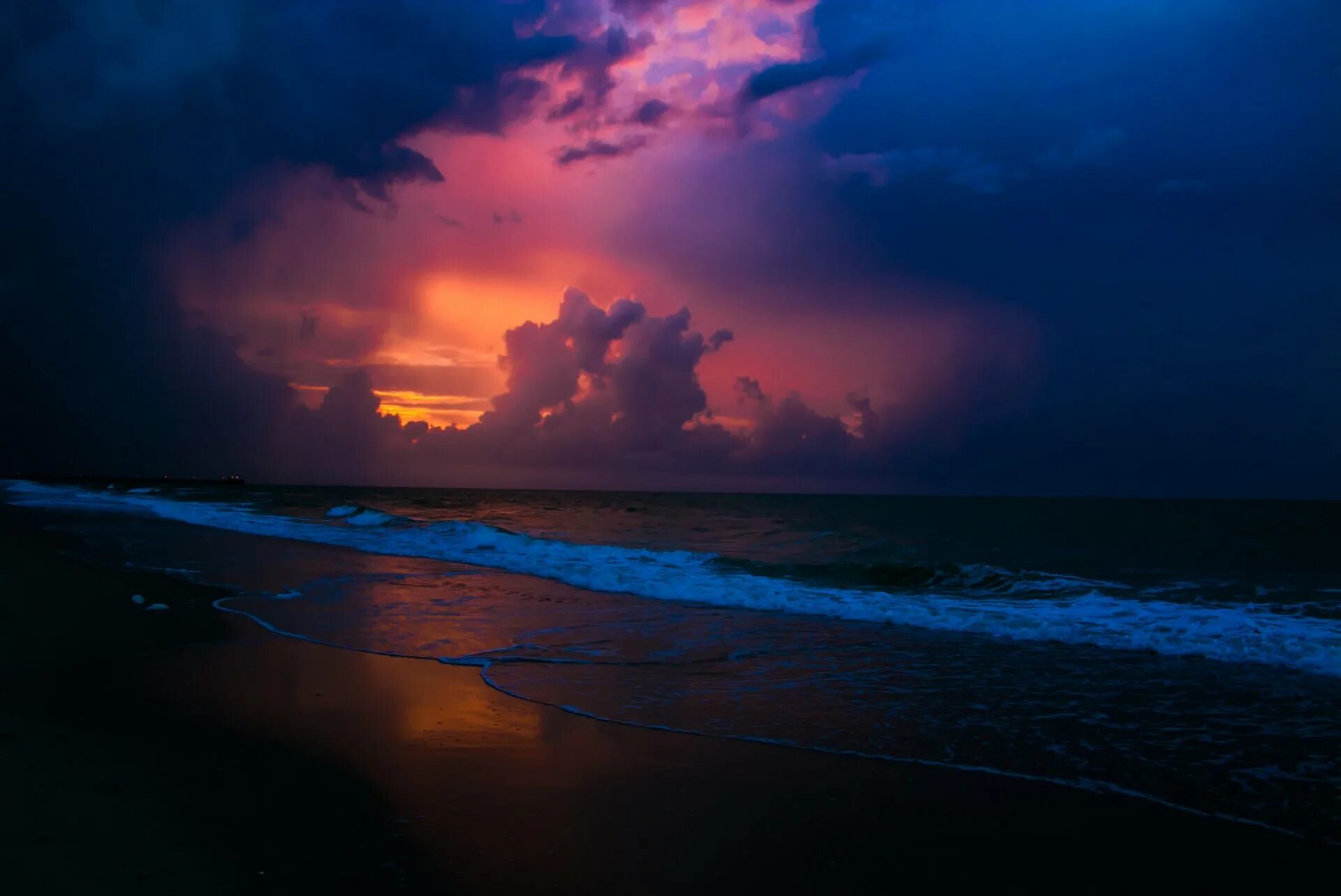 Ночь в море. Балтийское море ночью. Ночь в море. Night by the sea 78. Ночное море.